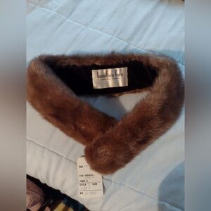 Hamilton Furs Elegant Brown Collar